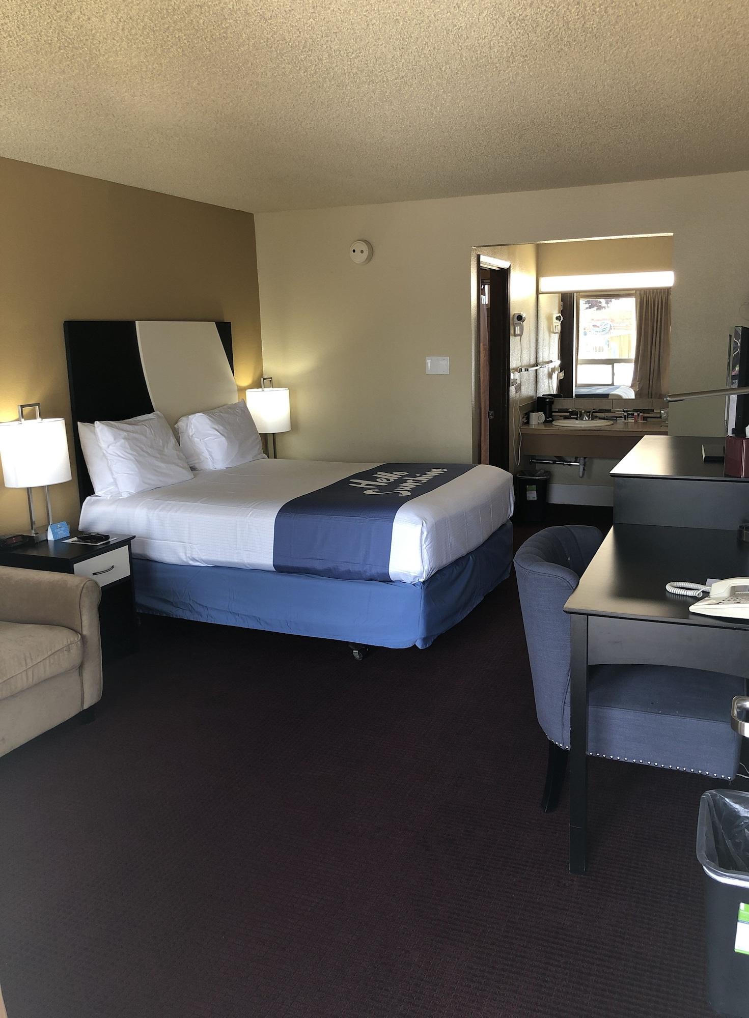 Days Inn By Wyndham Bend Exterior foto