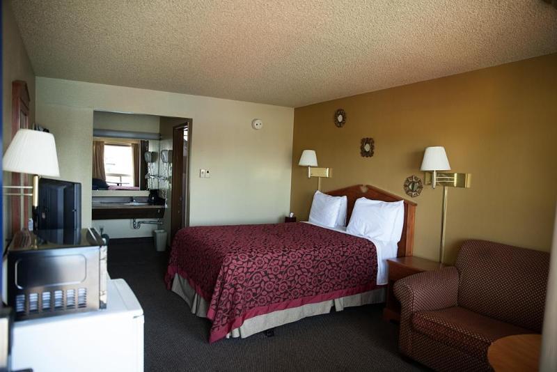 Days Inn By Wyndham Bend Exterior foto